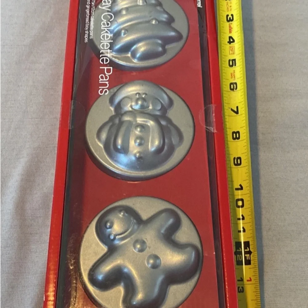 Crate & Barrel Holiday Cakelette Pans